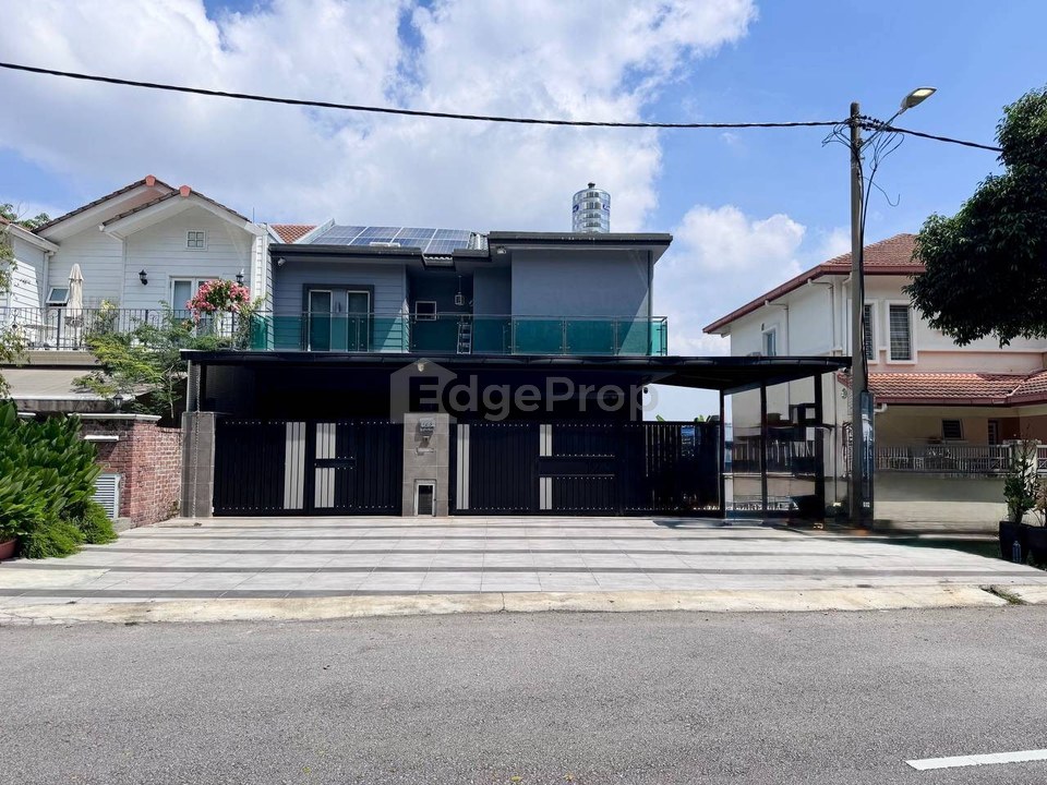 2 & Half Storey Semi D House, De Puncak Ukay Taman Ukay Perdana, Selangor, Ampang