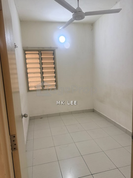 Akasia Apartment Mid Floor, Pangsapuri Akasia Bandar Botanic, Next to Kesas, Klang, Selangor, Klang