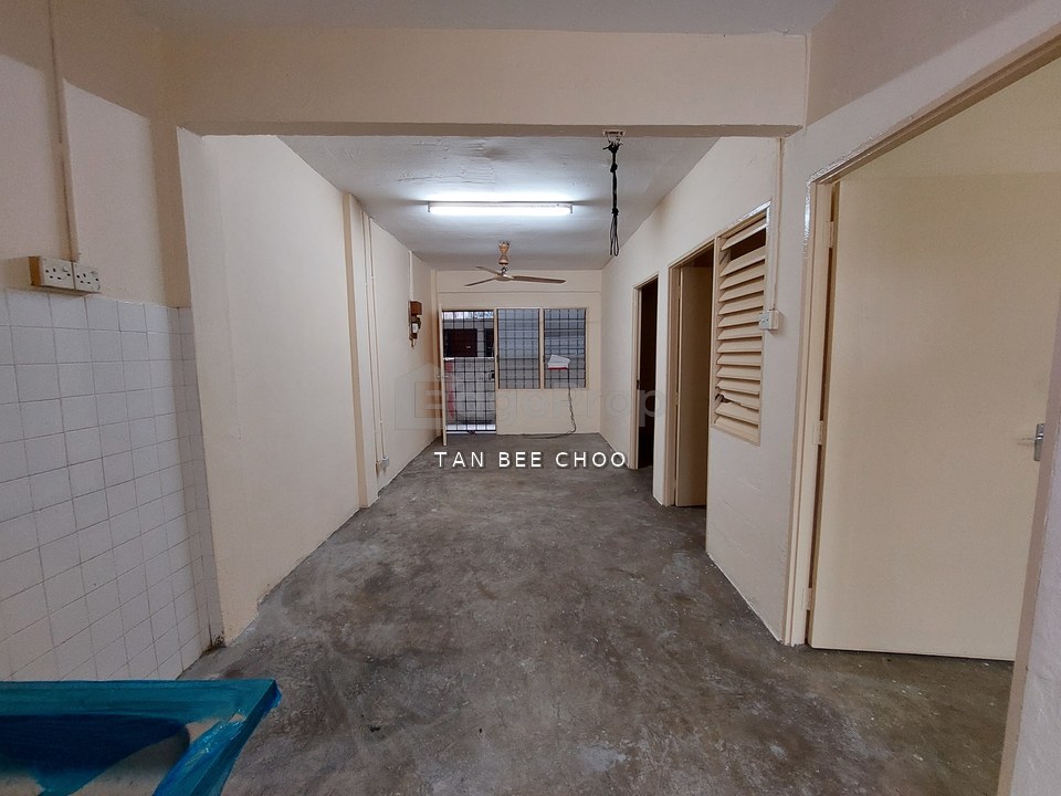 [Near Lrt Station & School] Puchong Perdana Low Cost Flat, 2nd Floor, Selangor, Puchong