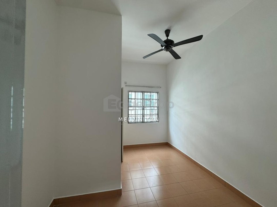Persiaran Bukit Jambul, Bukit Jambul, Penang / Three Storey Terrace / For Sale / Freehold / Renovated & Semi Furnished, Penang, Bukit Jambul