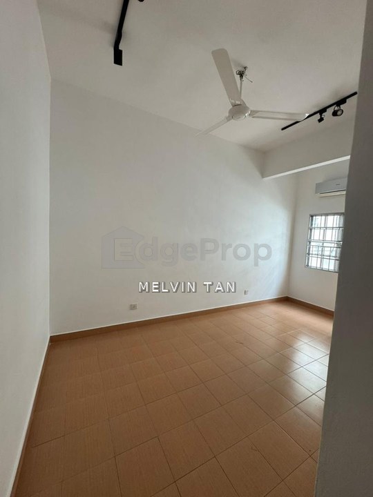 Persiaran Bukit Jambul, Bukit Jambul, Penang / Three Storey Terrace / For Sale / Freehold / Renovated & Semi Furnished, Penang, Bukit Jambul