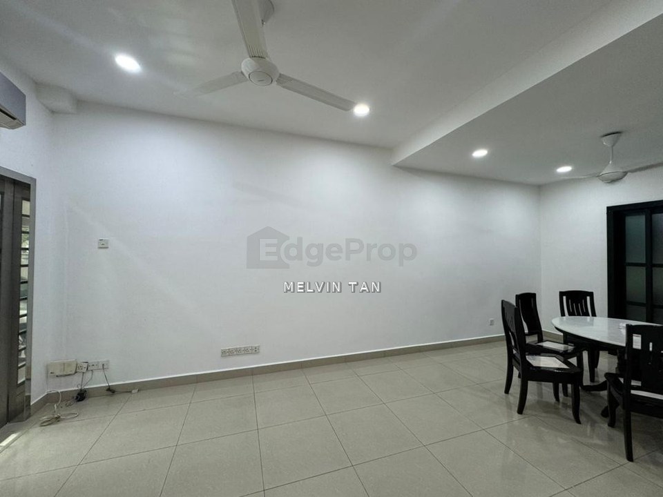 Persiaran Bukit Jambul, Bukit Jambul, Penang / Three Storey Terrace / For Sale / Freehold / Renovated & Semi Furnished, Penang, Bukit Jambul