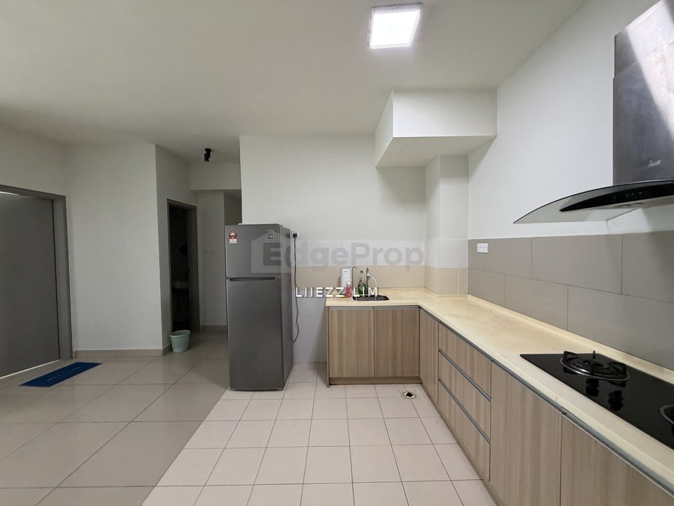 Fully fitted near to LRT ready move in, Selangor, Ara Damansara
