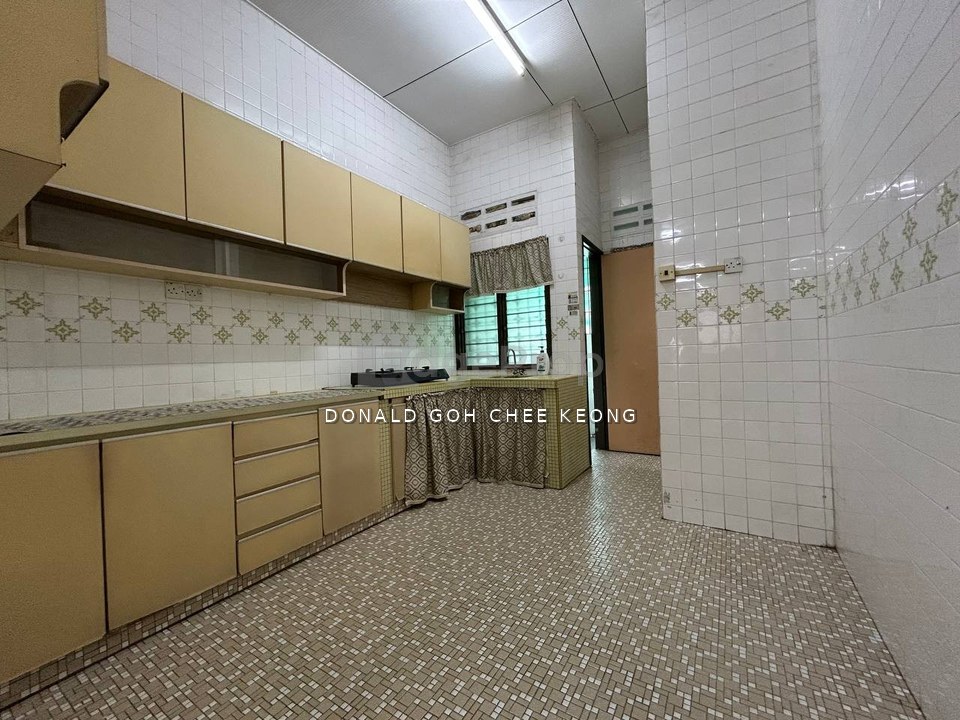 Ipoh Garden/ Below Market Value / Facing Field / Single Storey Terrace House For Sale, Perak, Ipoh