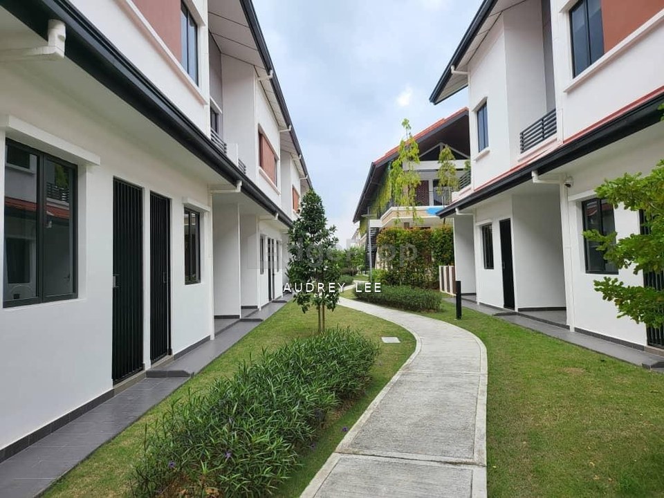 Reef Of Tropics, Setia Eco Glades
