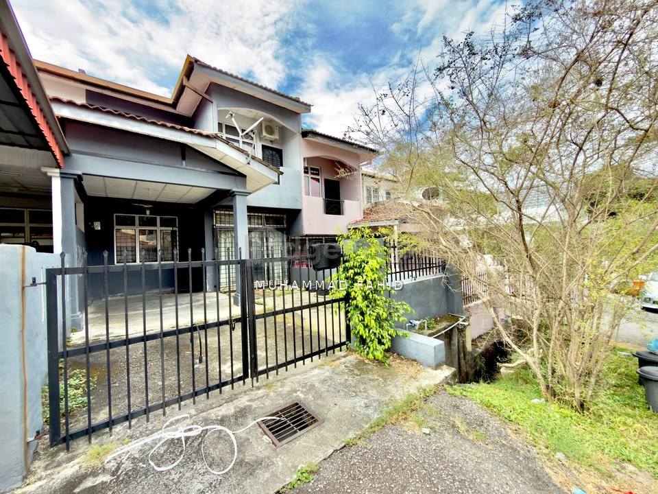 Taman Seroja, Bandar Baru Salak Tinggi