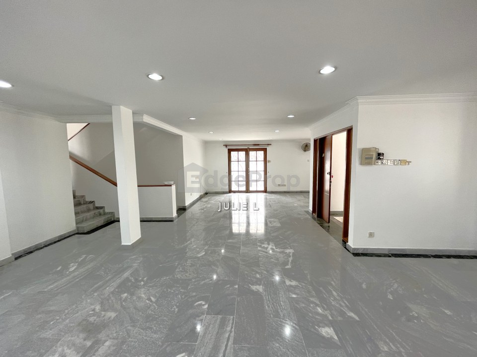 Damansara Heights Bungalow with pool in a Guarded area & awesome unobstructed views, Kuala Lumpur, Damansara Heights