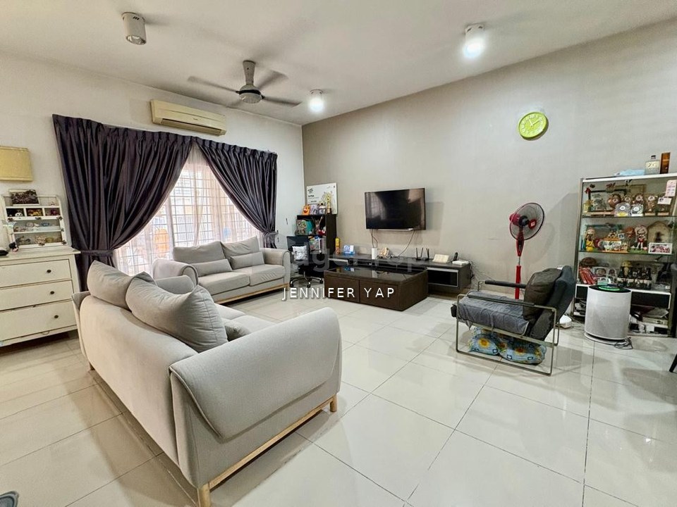 Spacious and Comfortable Home for the Family in Sutera Damansara Petaling Jaya, Selangor, Damansara Damai