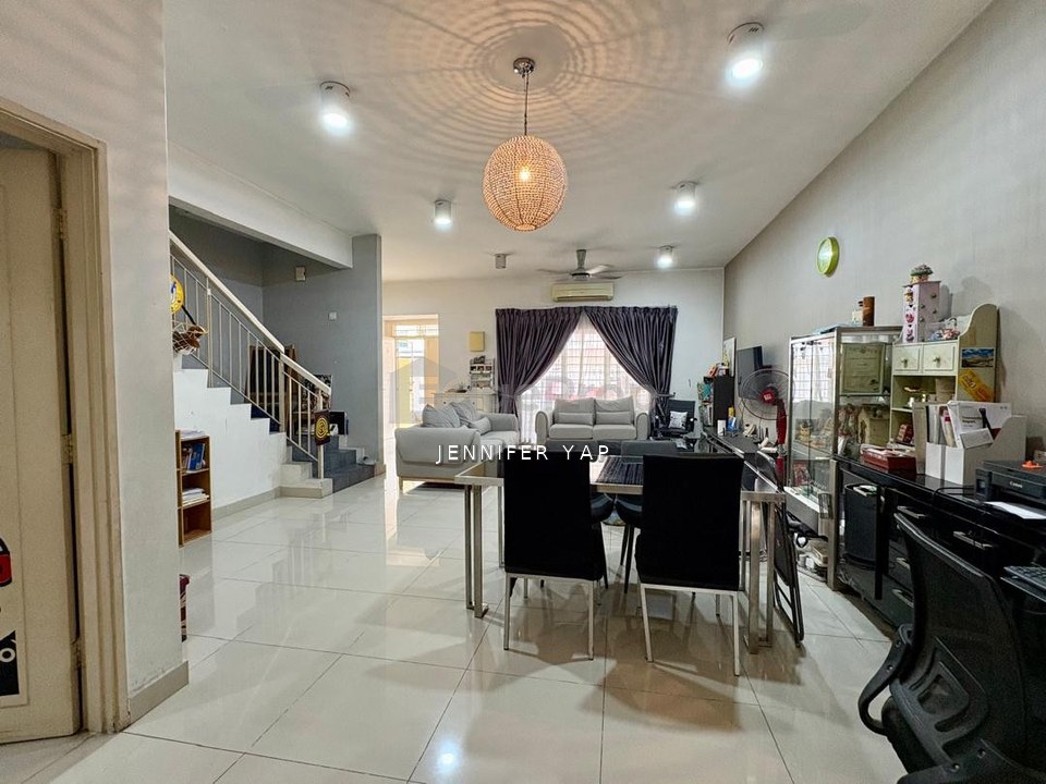 Spacious and Comfortable Home for the Family in Sutera Damansara Petaling Jaya, Selangor, Damansara Damai