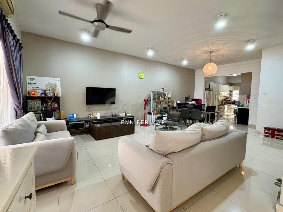 Spacious and Comfortable Home for the Family in Sutera Damansara Petaling Jaya, Selangor, Damansara Damai