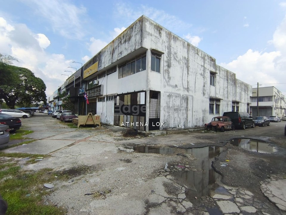 Taman Universiti - 1.5 Storey Terrace Factory For Sale, Johor, Skudai