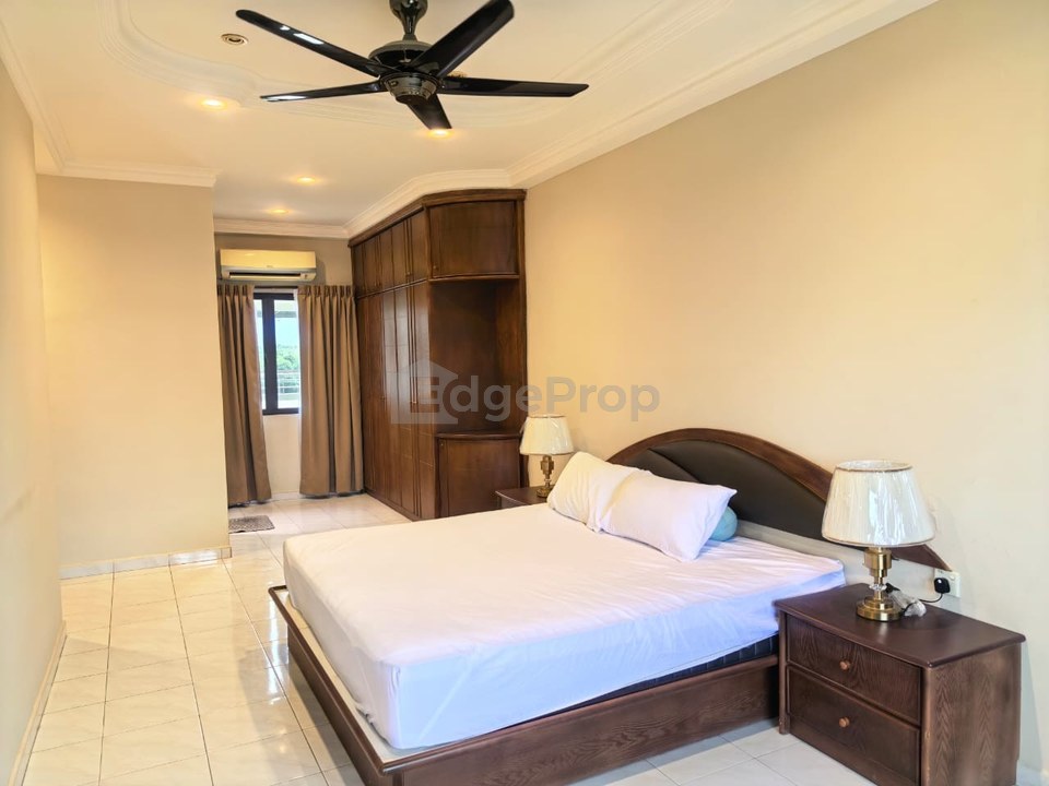 Pierce palace 2 car parks furnished 2300 opposite island hospital , Penang, Pulau Tikus