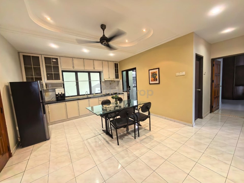 Pierce palace 2 car parks furnished 2300 opposite island hospital , Penang, Pulau Tikus