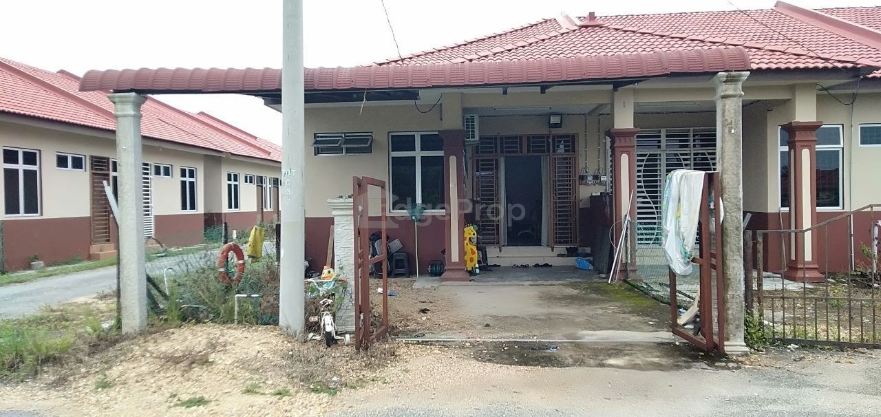 TERES SETINGKAT END LOT TAMAN TELONG BACHOK KELANTAN