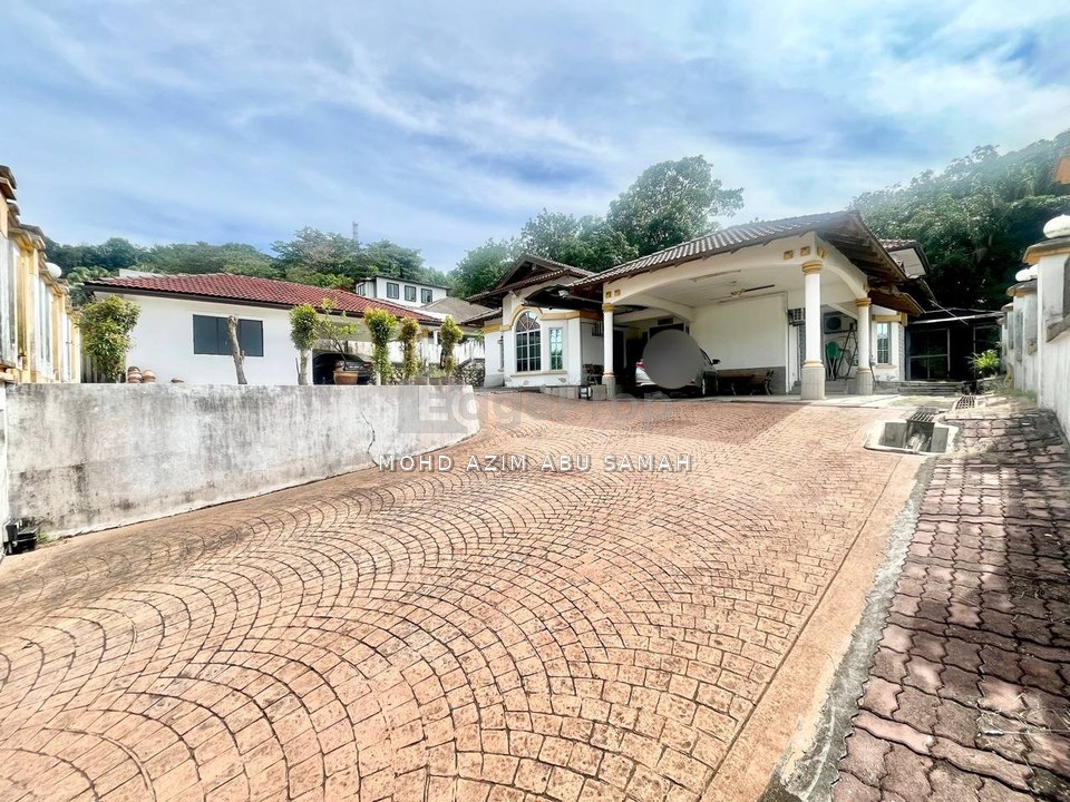 Kampung Sungai Pelong