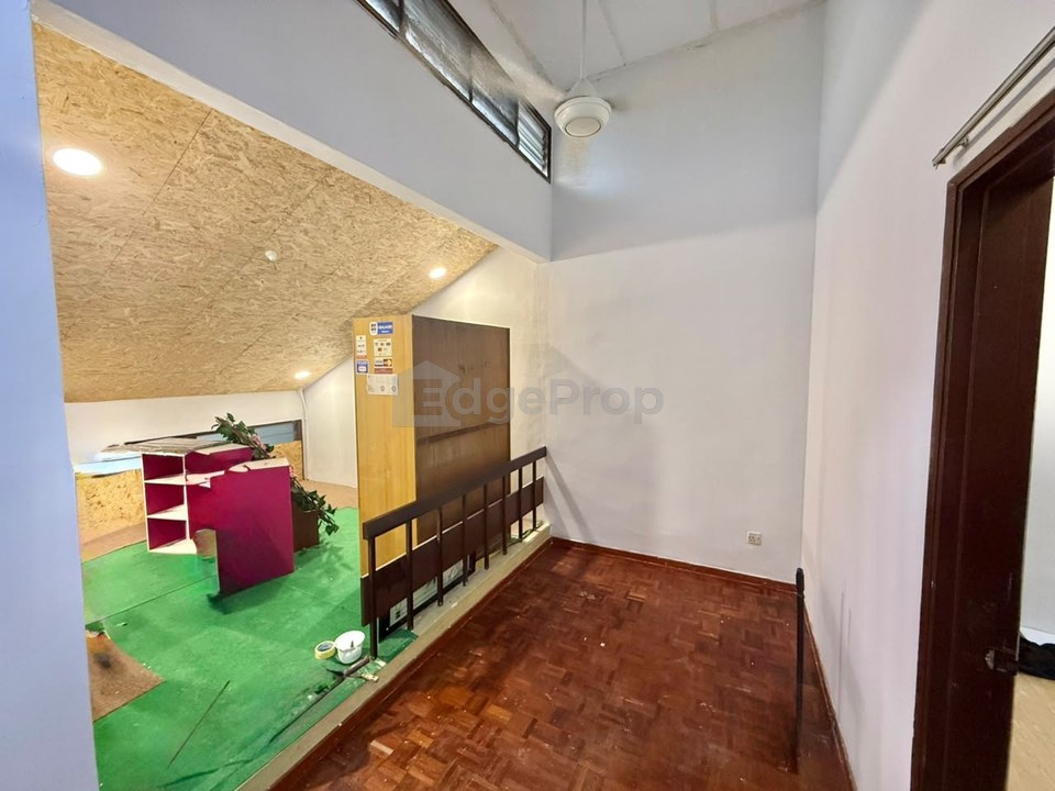 For Rent  1.5 Storey Terrace House @Taman Perling, Johor, Segamat