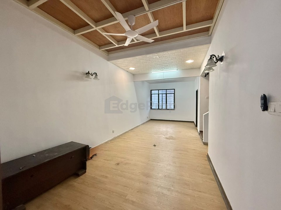 For Rent  1.5 Storey Terrace House @Taman Perling, Johor, Segamat