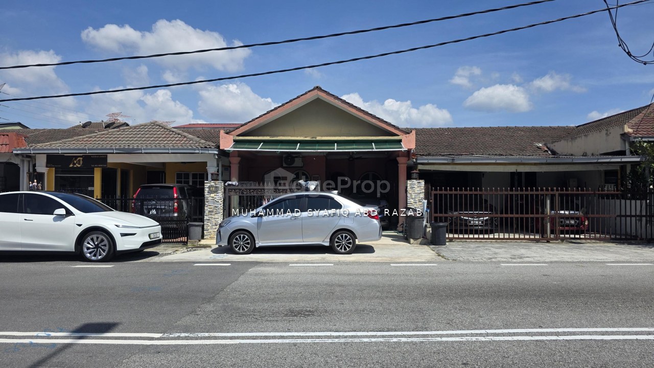 Jalan Enggang Timur 