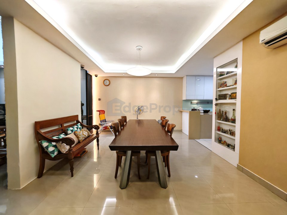 Meadows 3 Storey House Gated Guarded Good location & Conditioning, Kuala Lumpur, Sungai Besi