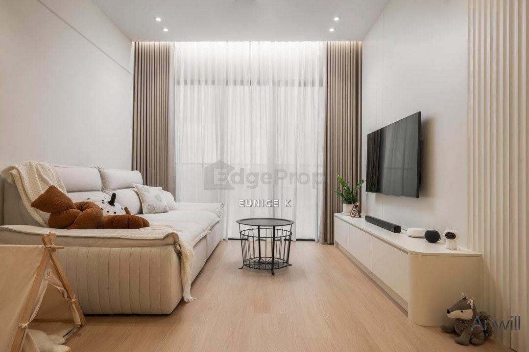 Alanis Residence