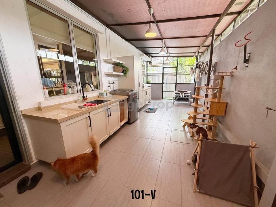 Fully Renovated & Extended 3 Sty Semi D Laman Seri Seksyen 13 Shah Alam, Selangor, Shah Alam