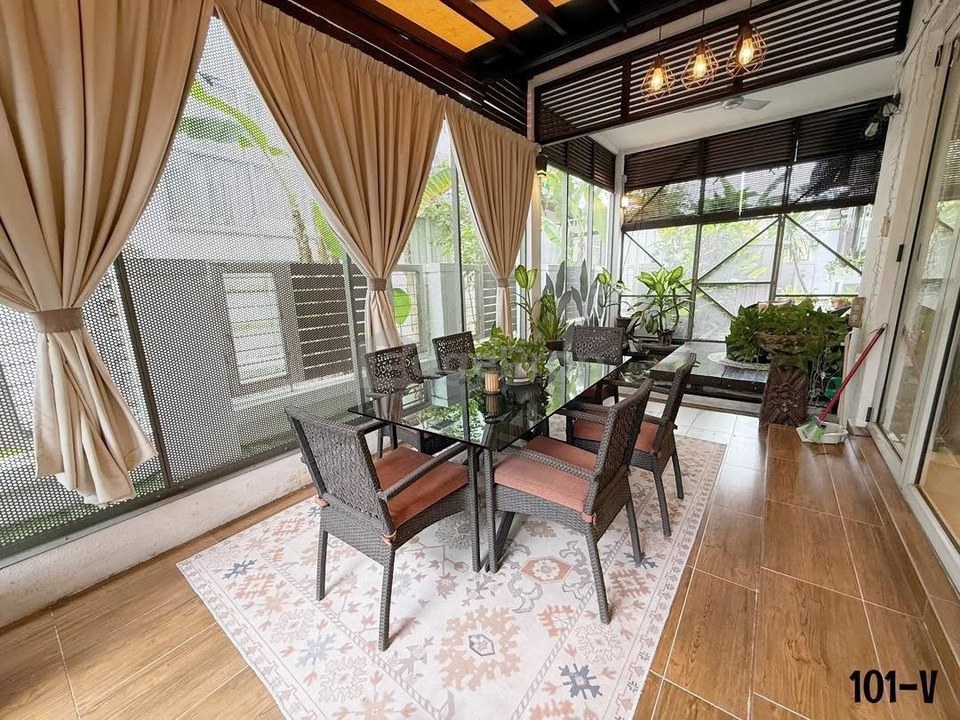 Fully Renovated & Extended 3 Sty Semi D Laman Seri Seksyen 13 Shah Alam, Selangor, Shah Alam