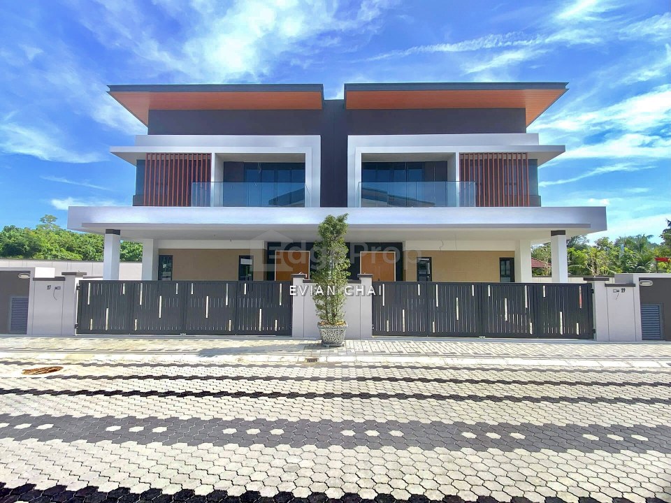 The Grand Thompson Residence