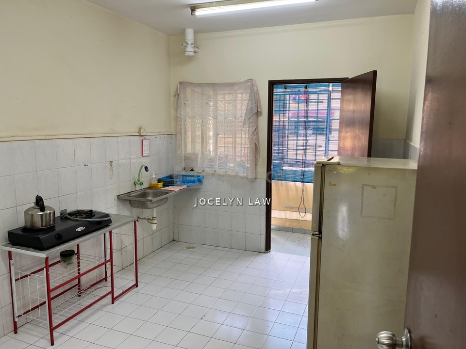 Limited first floor 3 rooms apartment at Lily & Jasmine Tampoi, Johor, Tampoi