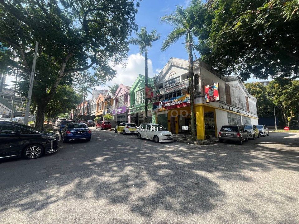 Facing main road. Surrounded by condominiums. Non bumi lot. Seksyen 10. Wangsa Maju. , Kuala Lumpur, Wangsa Maju