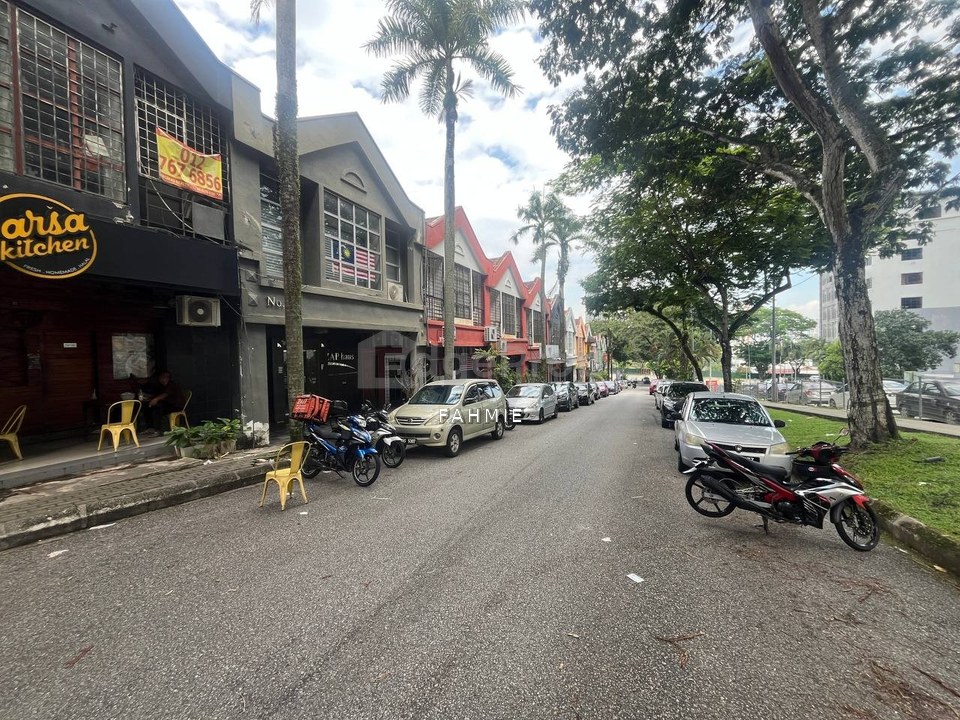Facing main road. Surrounded by condominiums. Non bumi lot. Seksyen 10. Wangsa Maju. , Kuala Lumpur, Wangsa Maju