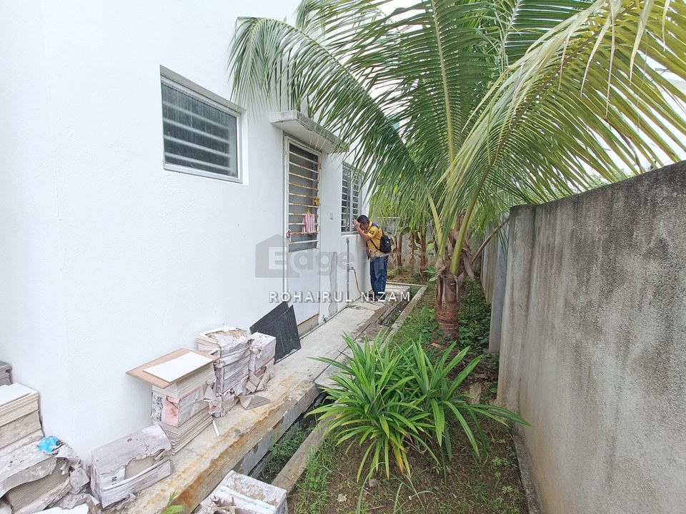 TAMAN SAUJANA RAWANG END LOT FOR SALE, Selangor, Rawang
