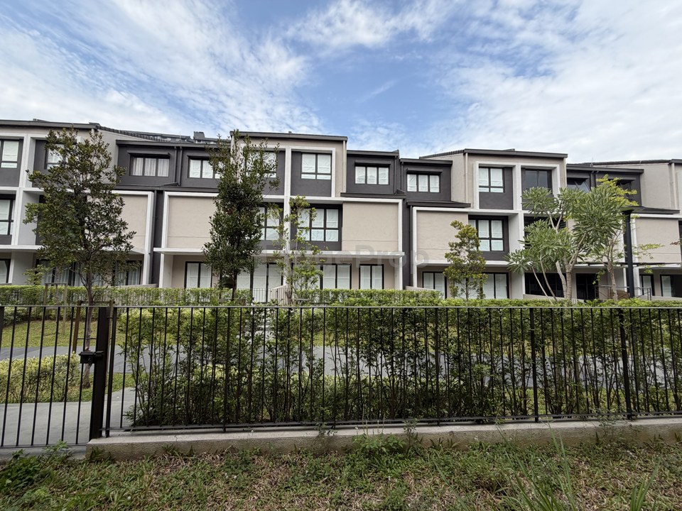 3 storey garden terrace home, Selangor, Seri Kembangan