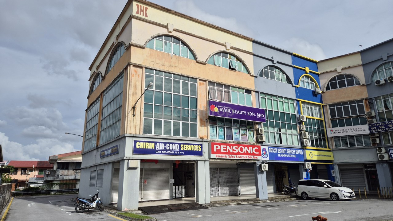 BORMILL COMMERCIAL CENTRE