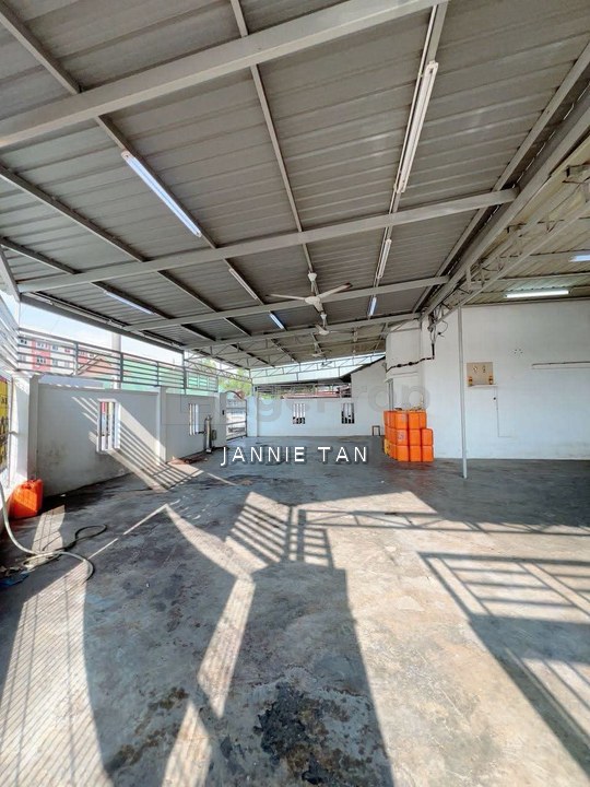 Jalan Batu Nilam 8