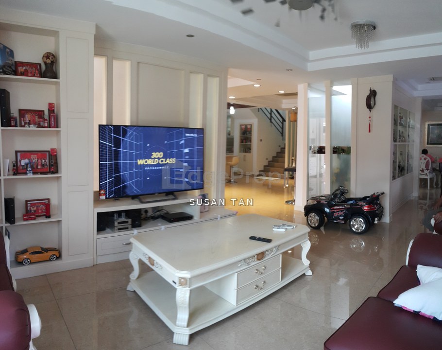 Signal Hill bungalow with swimming pool, Sabah, Kota Kinabalu