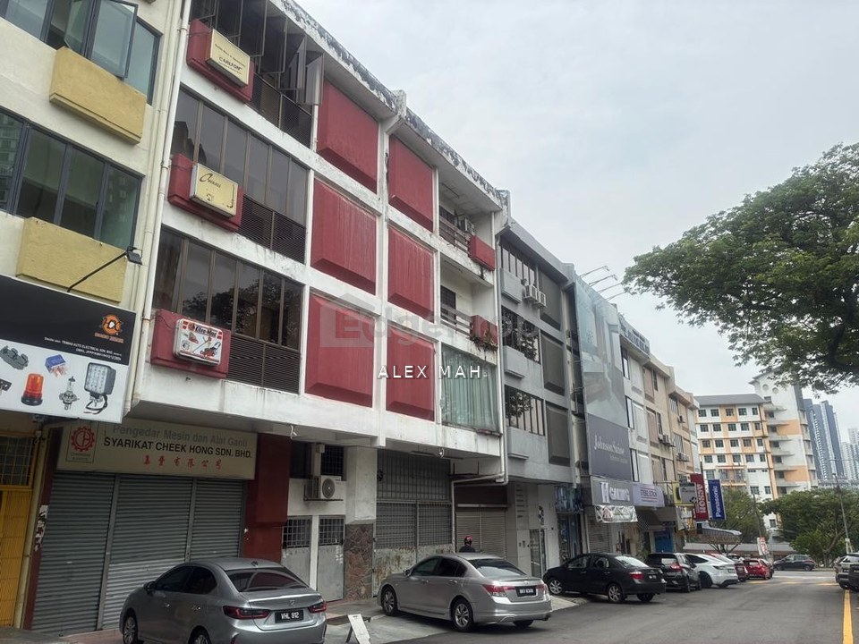 Jalan Kuchai Lama