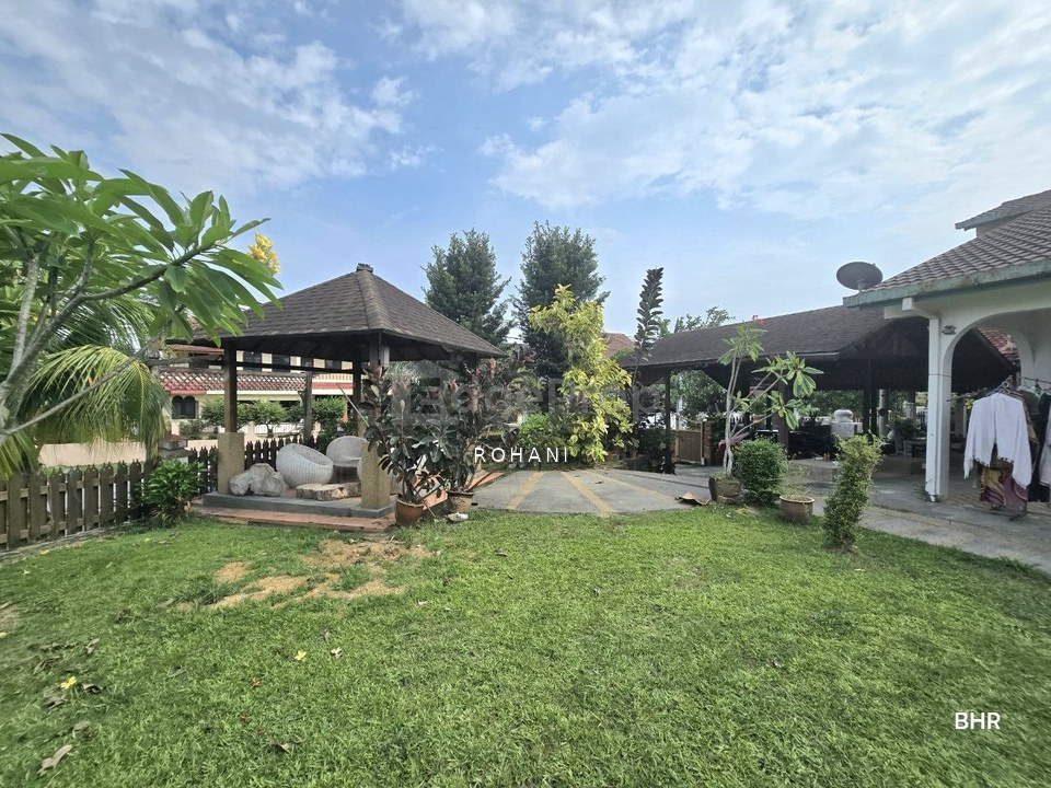SEKSYEN 3, BANDAR BARU BANGI, SELANGOR, CORNER LOT 1.5 STOREY BUNGALOW HOUSE, FOR SALE  , Selangor, Bangi