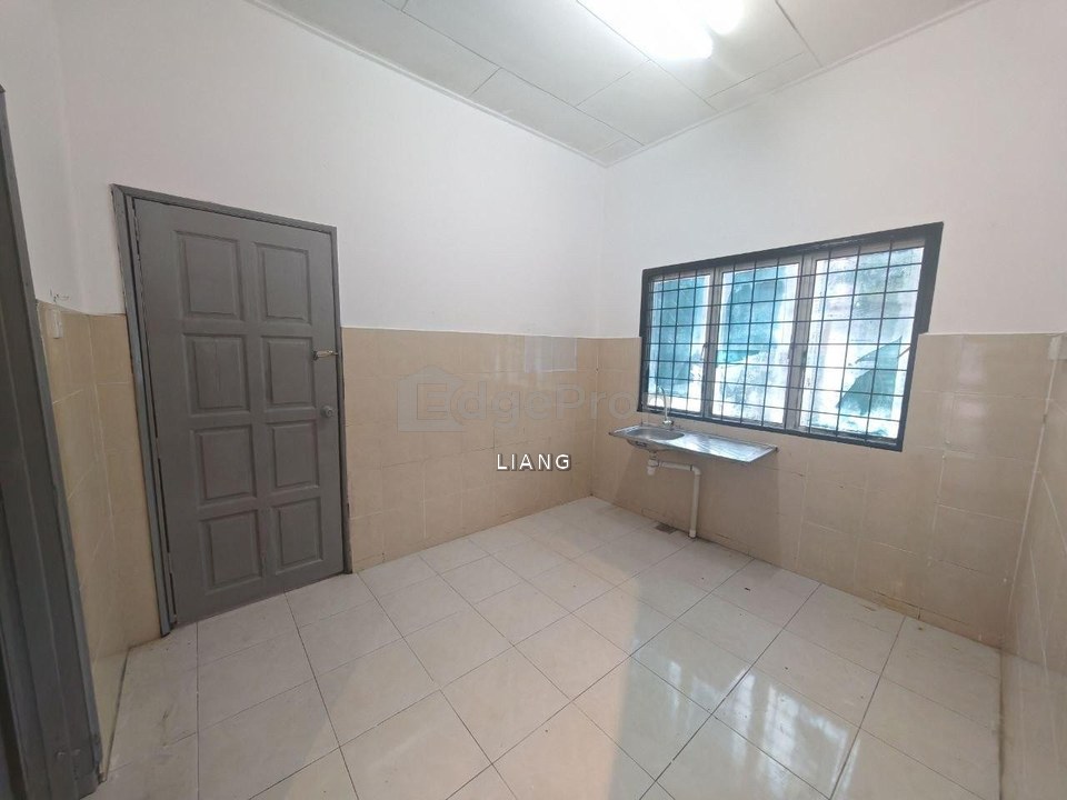 Taman Mengkibol Kluang Single Storey End Lot Terrace House For Sale Freehold, Johor, Kluang