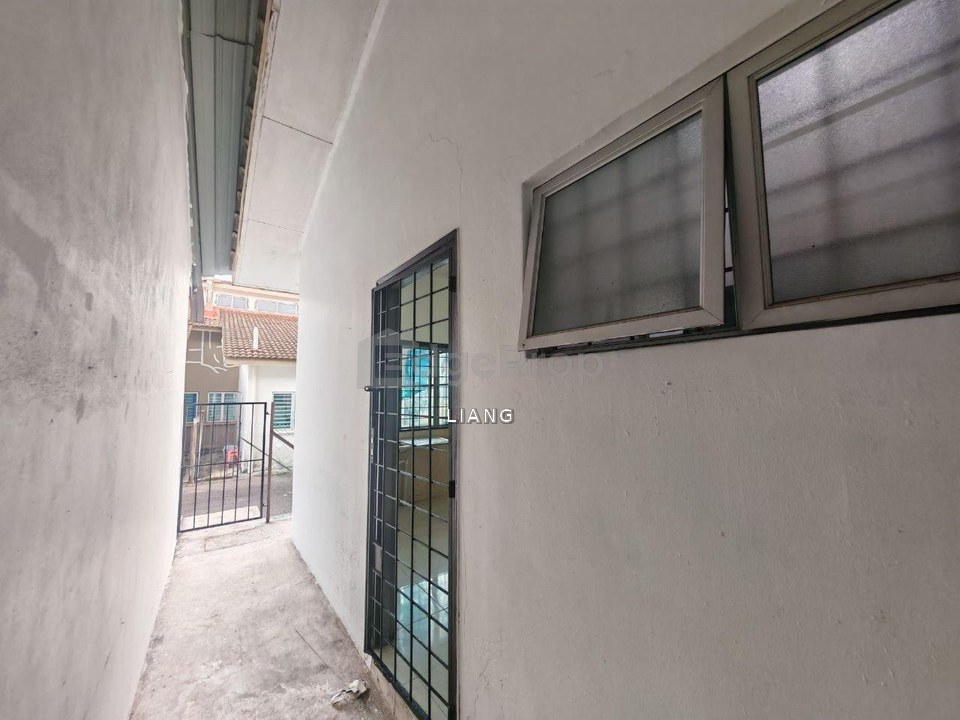 Taman Mengkibol Kluang Single Storey End Lot Terrace House For Sale Freehold, Johor, Kluang
