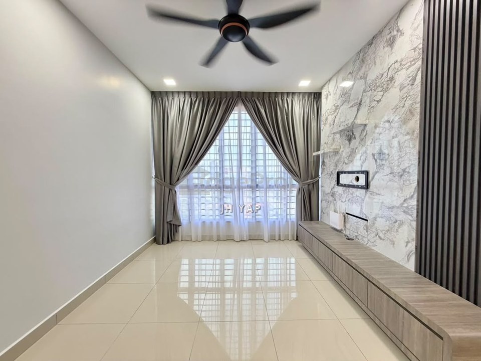 Best Deal In Market Corner Lot / Full Loan is Ok / Renovated / 2 Car Park / Ez Access to CIQ, Johor, Johor Bahru