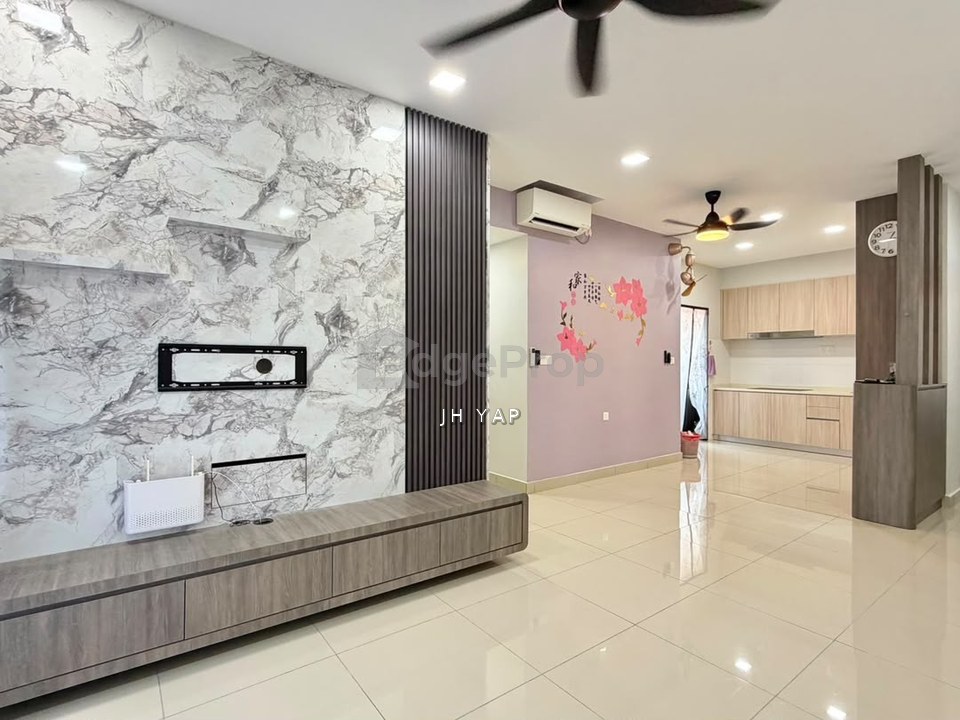 Best Deal In Market Corner Lot / Full Loan is Ok / Renovated / 2 Car Park / Ez Access to CIQ, Johor, Johor Bahru