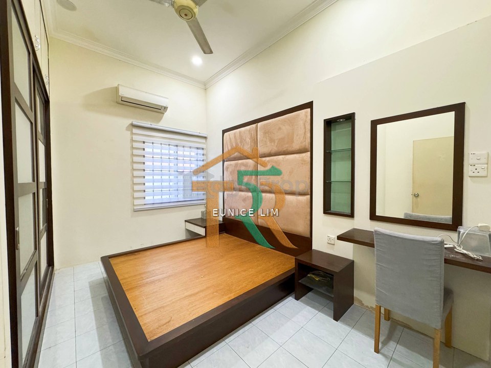Stratrgic Location Partially Furnished Single Storey Terrace Taman Sri Treh For Rent, Johor, Muar