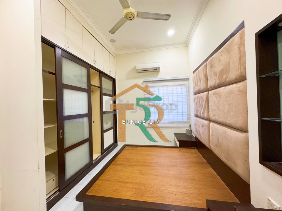 Stratrgic Location Partially Furnished Single Storey Terrace Taman Sri Treh For Rent, Johor, Muar