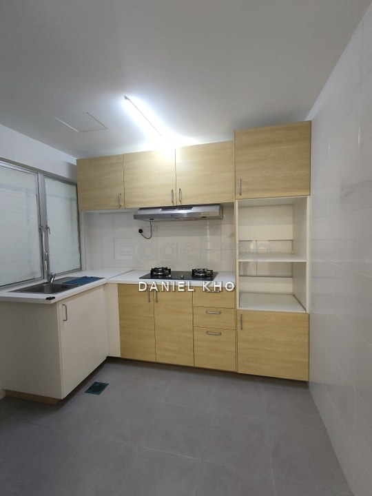 Renovated kitchen cabinet ground floor unit apartment nearby Lrt station ( Johan Setia ) , Selangor, Klang