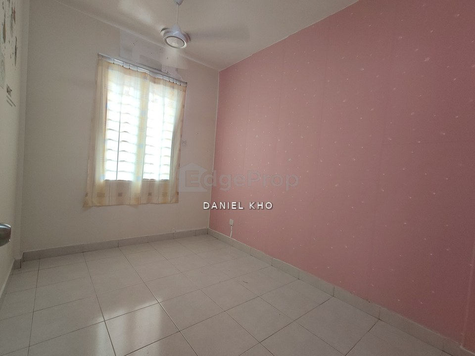 Renovated kitchen cabinet ground floor unit apartment nearby Lrt station ( Johan Setia ) , Selangor, Klang