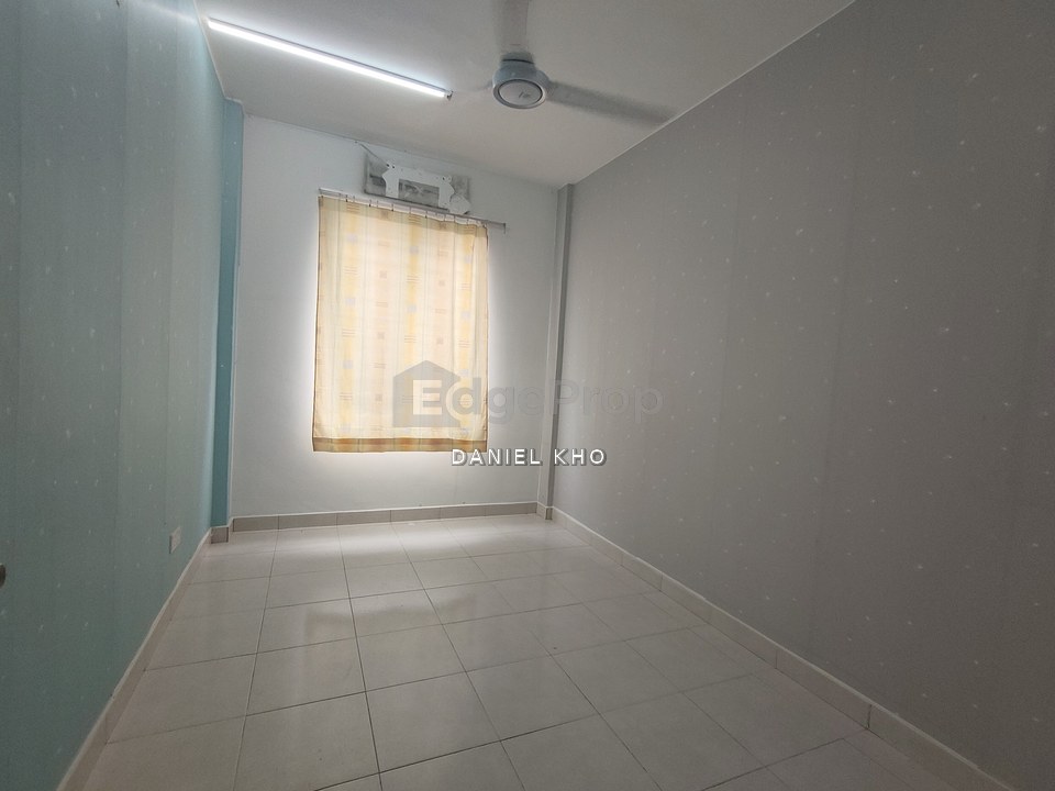 Renovated kitchen cabinet ground floor unit apartment nearby Lrt station ( Johan Setia ) , Selangor, Klang