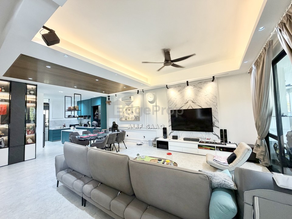 Luxura Residence @ twentyfive.7