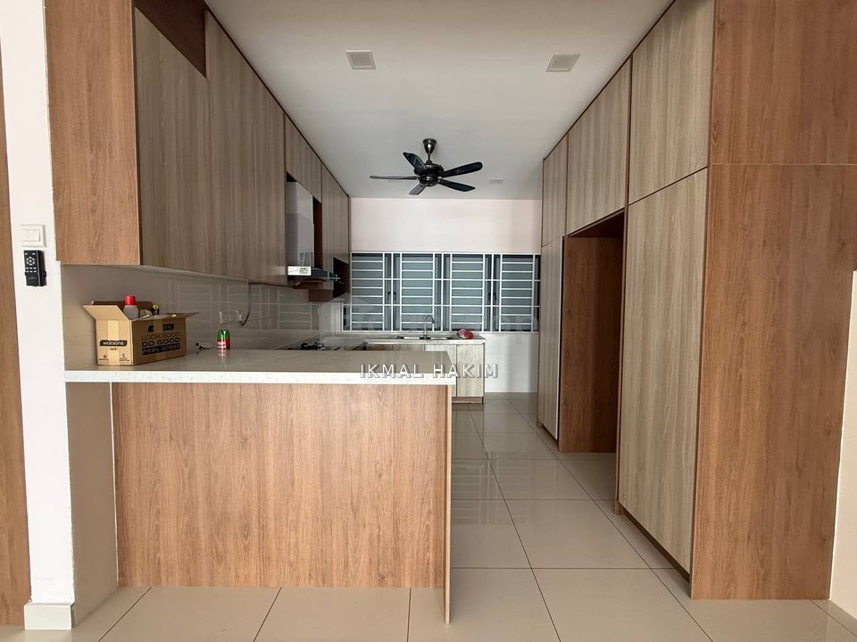 Harga Murah Renovated Spacious Unit Oasis 2 Mutiara Kajang Condo For Sale, Selangor, Kajang