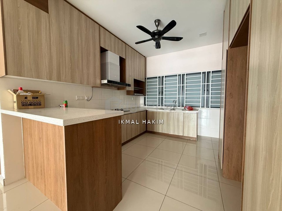 Harga Murah Renovated Spacious Unit Oasis 2 Mutiara Kajang Condo For Sale, Selangor, Kajang