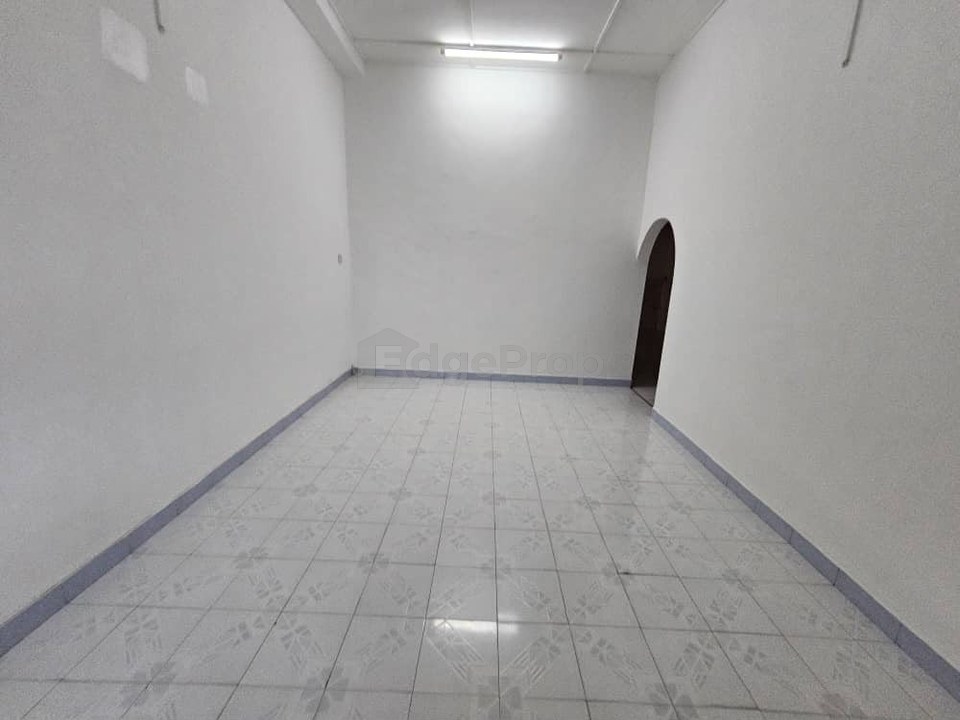 SINGLE STOREY HOUSE TAMAN KLANA JUBLI RASAH , SEREMBAN  FREE HOLD (22X80) RM320,000, Negeri Sembilan, Seremban